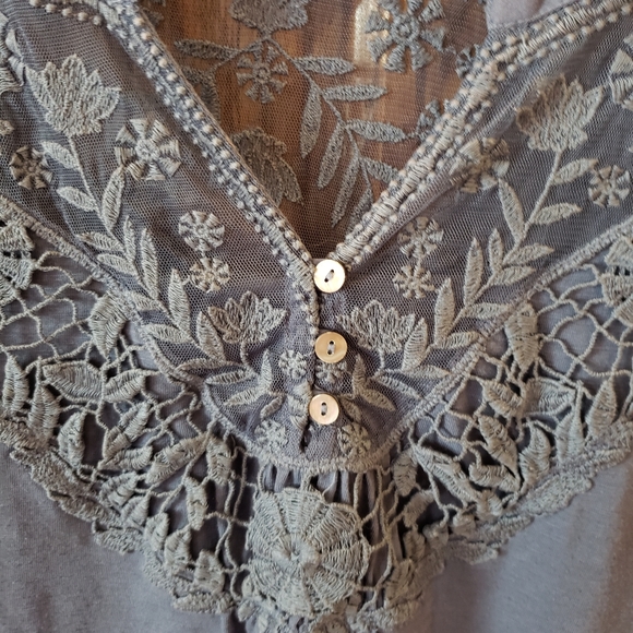 Lace Top Blouse! - Picture 4 of 7